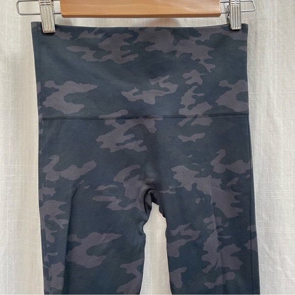 SPANX Seamless Leggings green camo size small - Picture 8 of 12